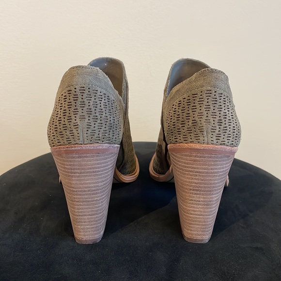 Vince Camuto Bootie - Olive Green NWOT - Picture 7 of 10